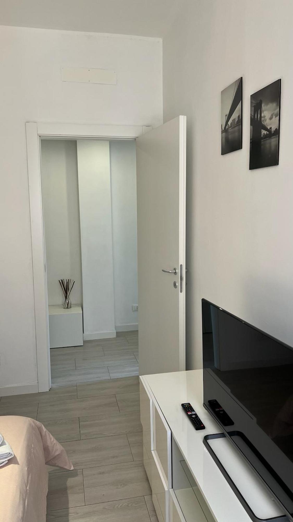 Апартаменты Rafael Milano - 10 Min From Linate Airport, Centrale Fs, Ospedale San Raffaele Экстерьер фото