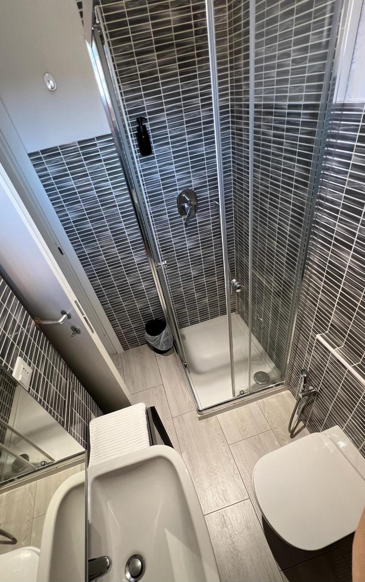 Апартаменты Rafael Milano - 10 Min From Linate Airport, Centrale Fs, Ospedale San Raffaele Экстерьер фото